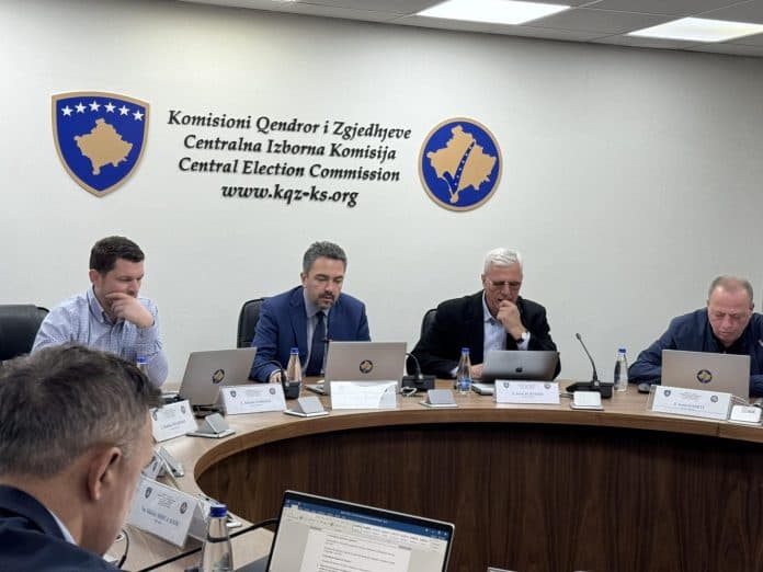 KQZ në Kosovë kërkon nga partitë dorëheqjen e anëtarëve të Qeverisë që janë zgjedhur deputetë