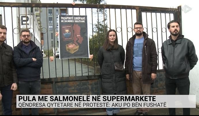 Pula me salmonelë në supermarkete/ Qëndresa Qytetare në protestë: AKU po bën fushatë (VIDEO)