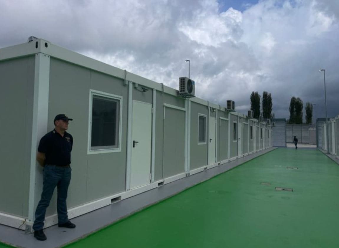Komisioni i BE-së prezanton rregulloren për qendrat e dëbimit të emigrantëve në vendet e treta