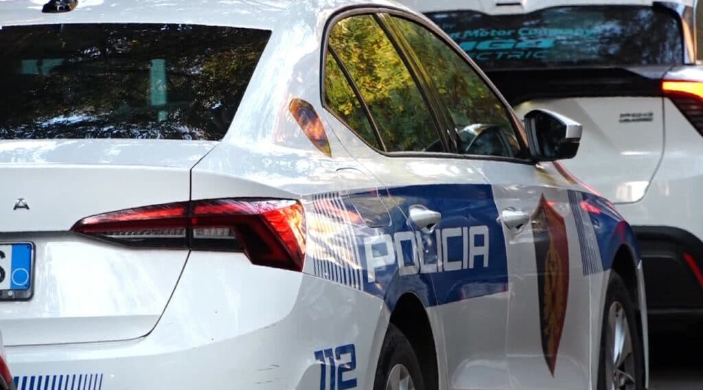 Dyshohet se ngacmoi seksualisht të miturën 13-vjeçare, në pranga 60-vjeçari