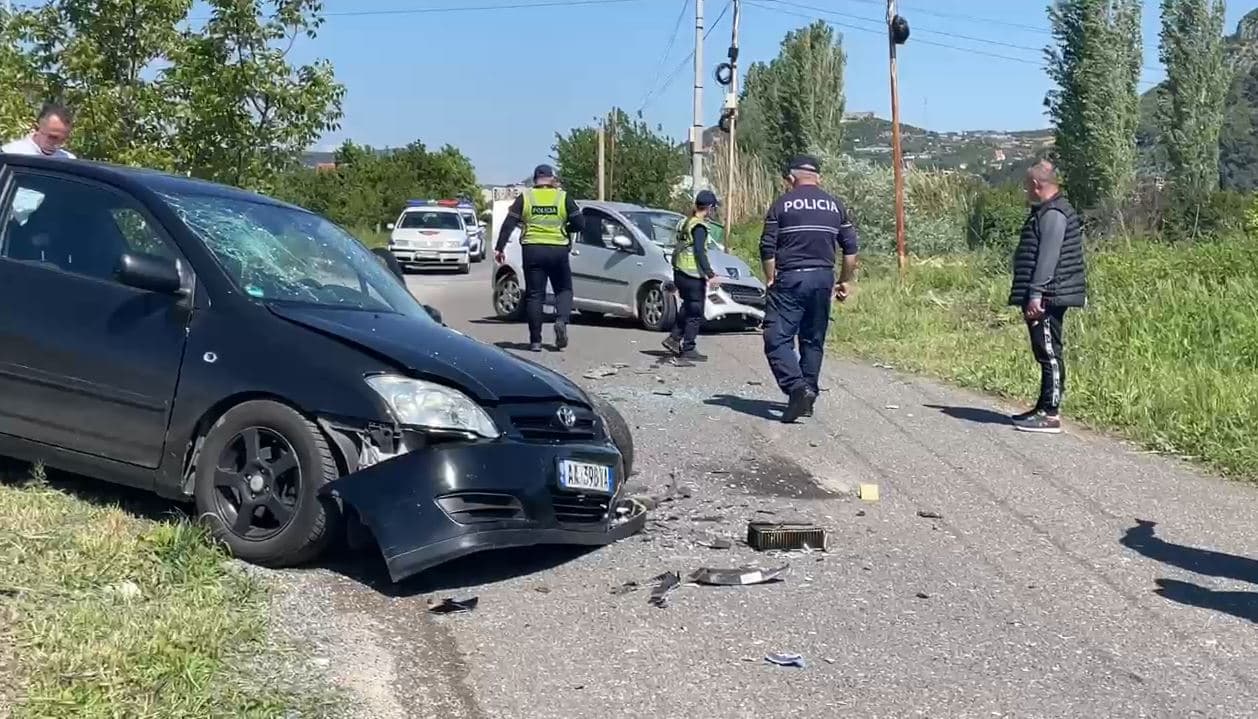  Përplasen dy makina në rrugën e fshatit Manati në Lezhë, plagosen pesë persona