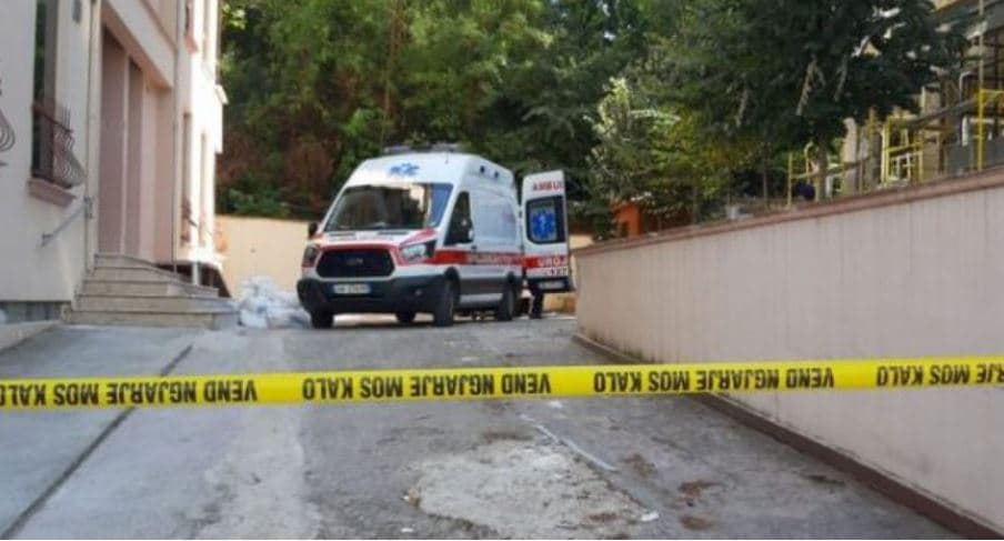 60-vjeçarja i jep fund jetës në Tiranë, hidhet nga kati i tetë i pallatit