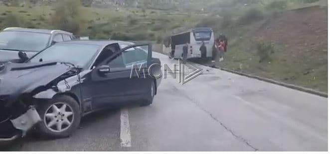 Aksidentohet në Prrenjas autobusi i ekipit të vajzave të Skënderbeut në volejboll