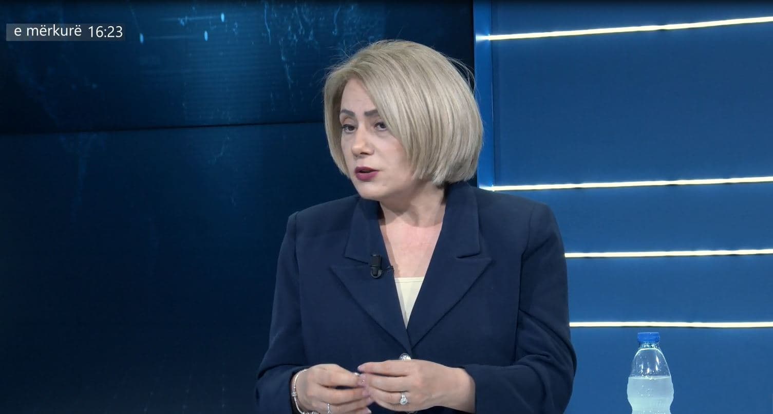 Denoncimi/ Sula: Në grupet e Whatsapp-it të mësuesve bëhet fushatë për Manastirliun!