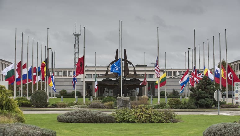NATO i frikësohet bisedimeve Rusi-SHBA