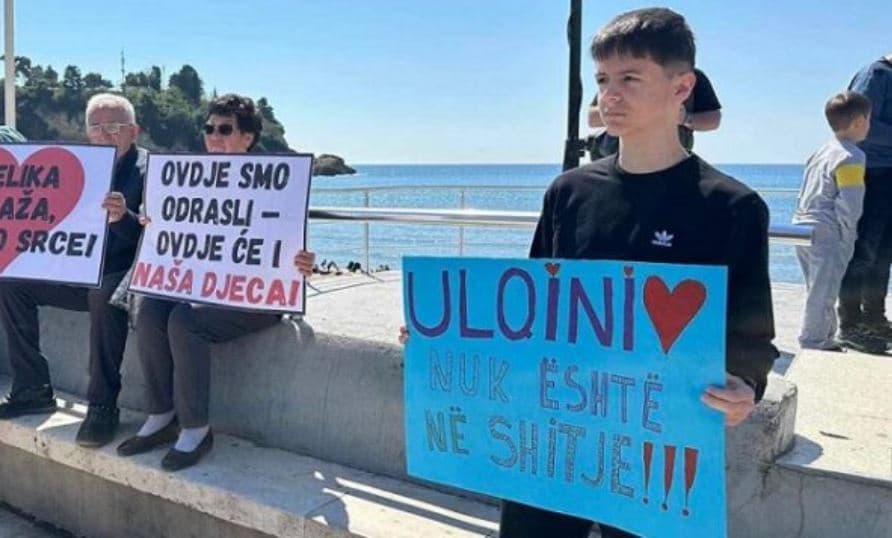 “Ulqini s’është në shitje”/ Qytetarët, protestë kundër privatizimit të bregdetit