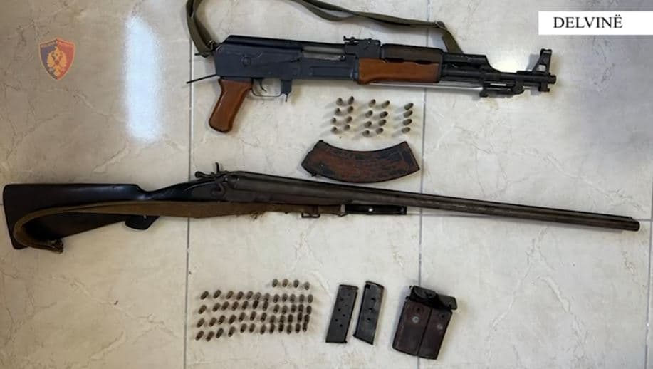 Arsenal armësh në banesë, arrestohet një person në Delvinë 