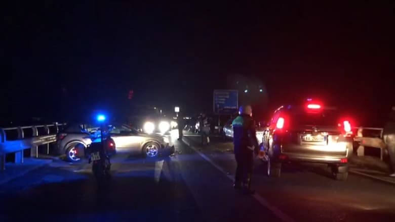 Makina del nga rruga në hyrje të tunelit të Murrizit, plagosen katër persona