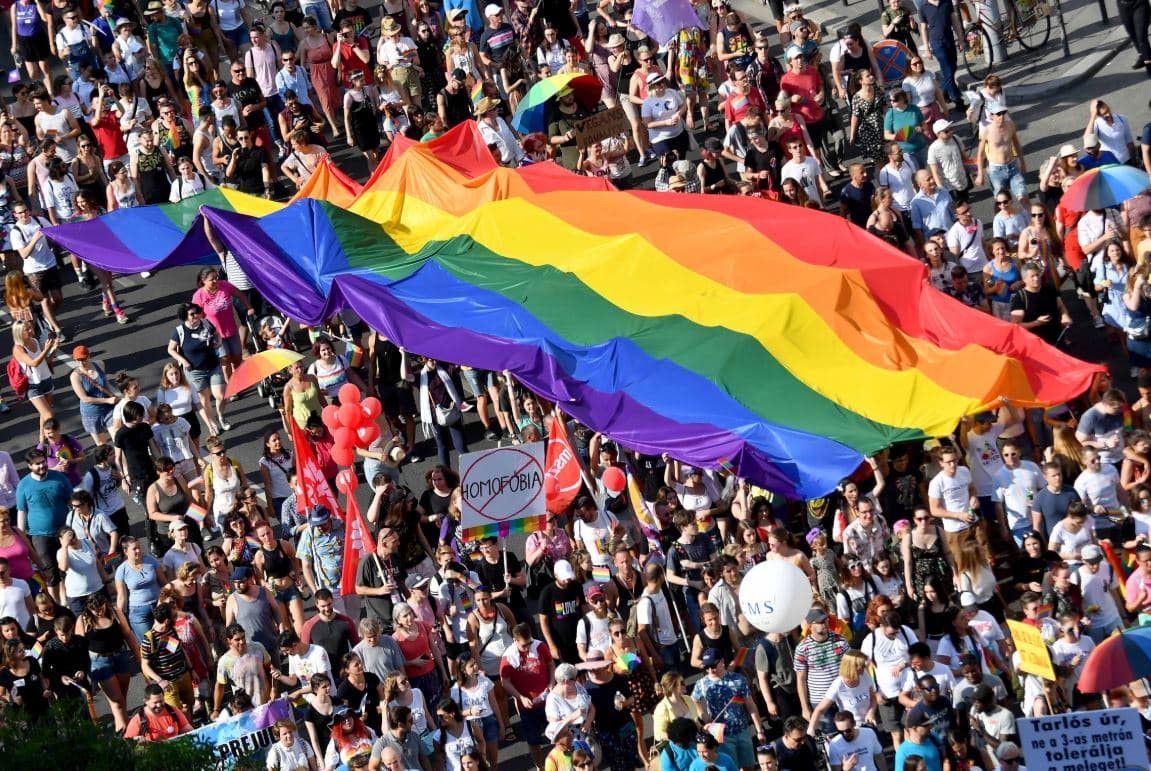 Ndryshohet Kushtetuta, Hungaria ndalon aktivitetet publike LGBTQ+
