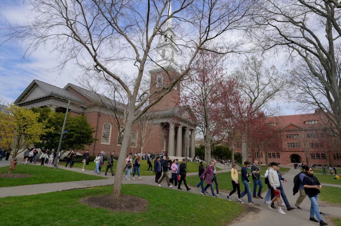 Administrata Trump kërcënon Universitetin e Harvardit me ndalimin e regjistrimit të studentëve të huaj