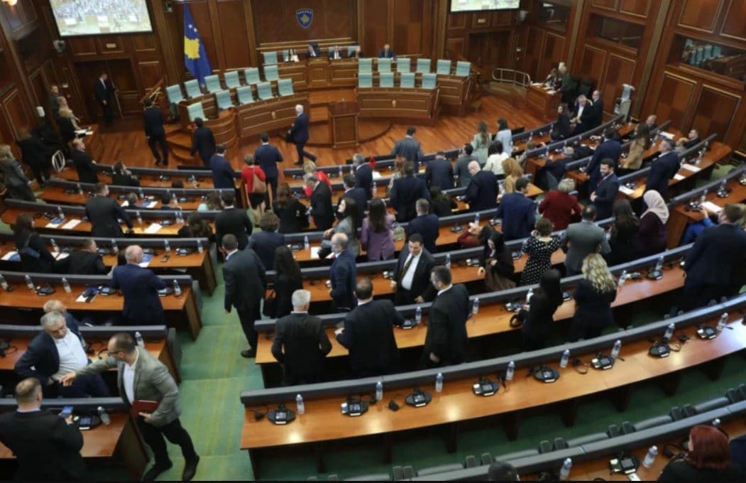 Dështon konstituimi i Kuvendit në Kosovë/ Seanca e radhës do të mbahet më 19 prill