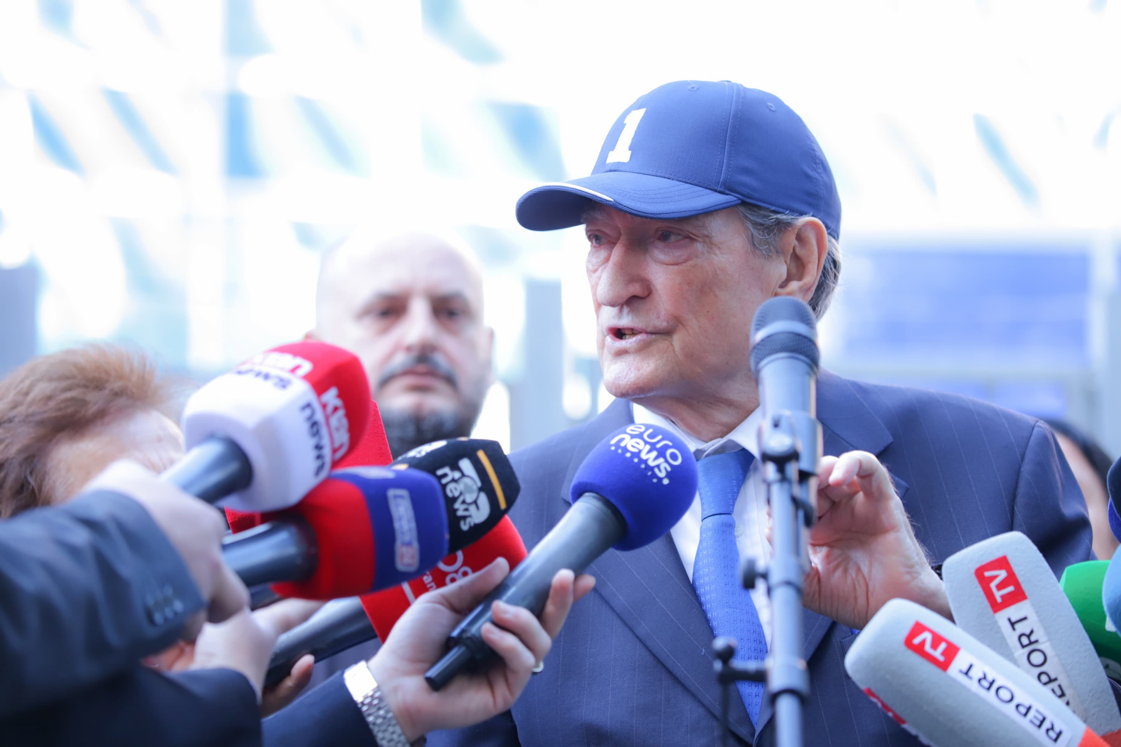 Berisha: McGonigal, çdo ditë i çon nga qelia mesazhe Edi Ramës
