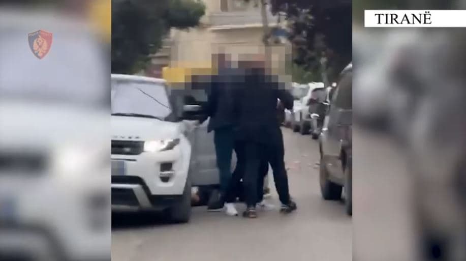 Me pistoletë gati për ta shitur, i riu në Tiranë kapet nga “Gracka”