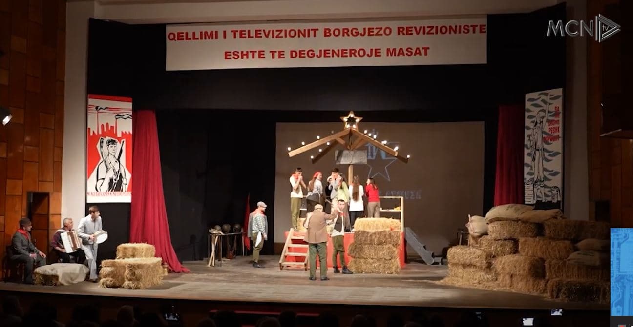 Hamleti në fshati Katran/ Mesazhi i shfaqjes, të drejtat e njeriut (VIDEO)