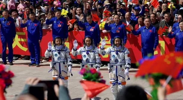 Pas gjashtë muajsh në hapësirë, tre astronautët e misionit Shenzhou-19 kthehen në Tokë