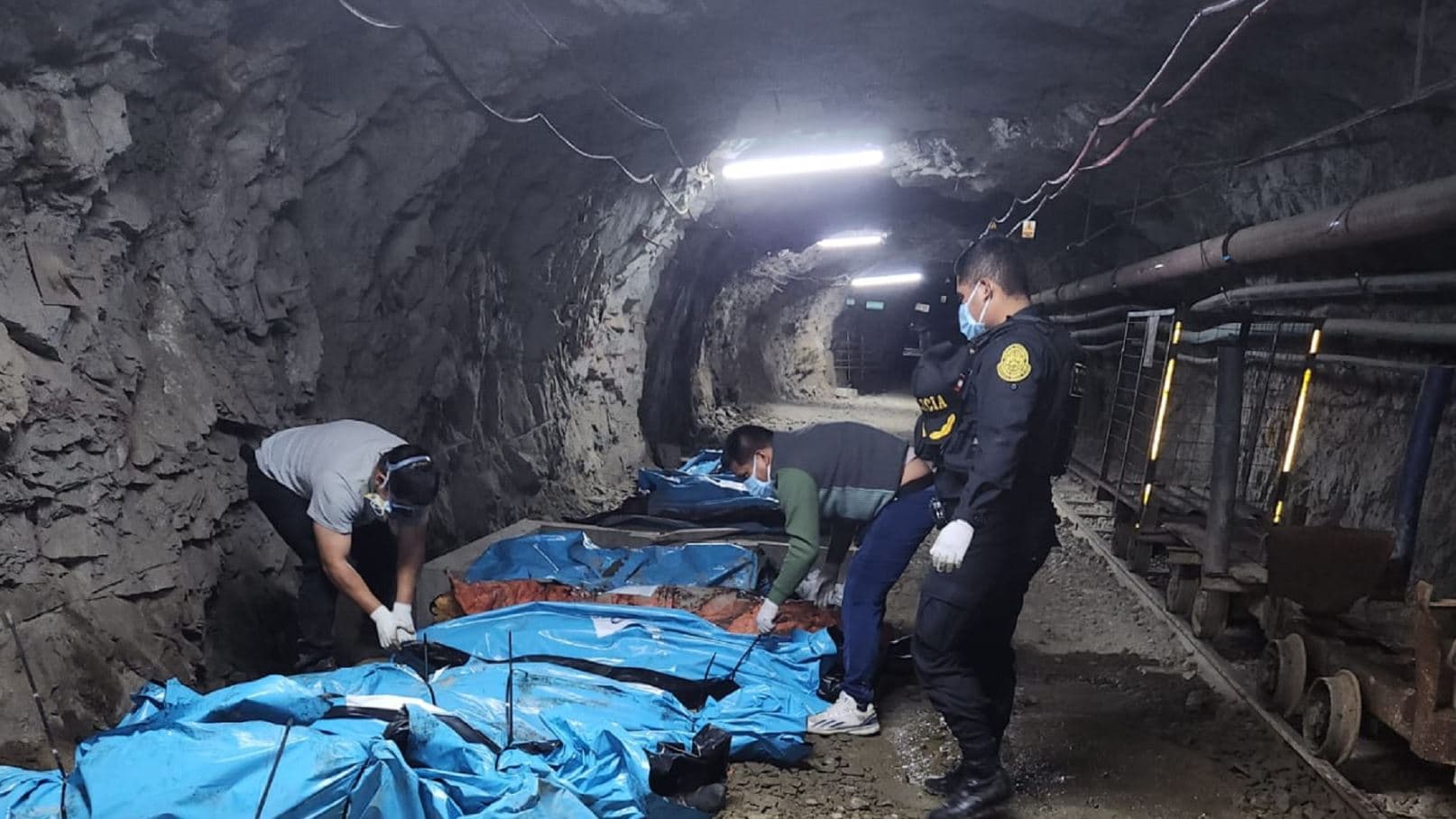 13 punëtorë të rrëmbyer gjenden të vdekur në një minierë ari në Peru
