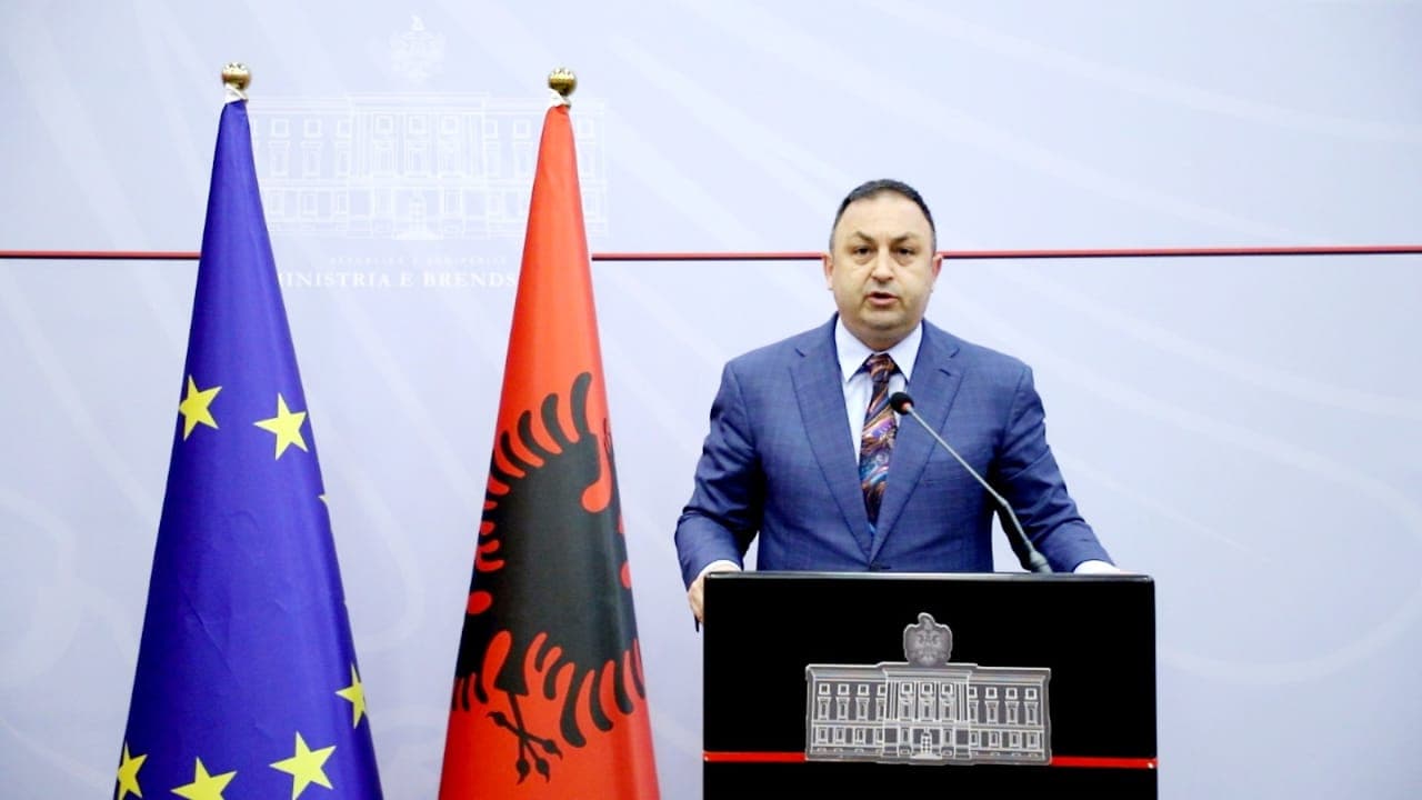 Hoxha: Shtyhet vlefshmëria për dokumentet e identitetit që skadojnë deri më 11 maj