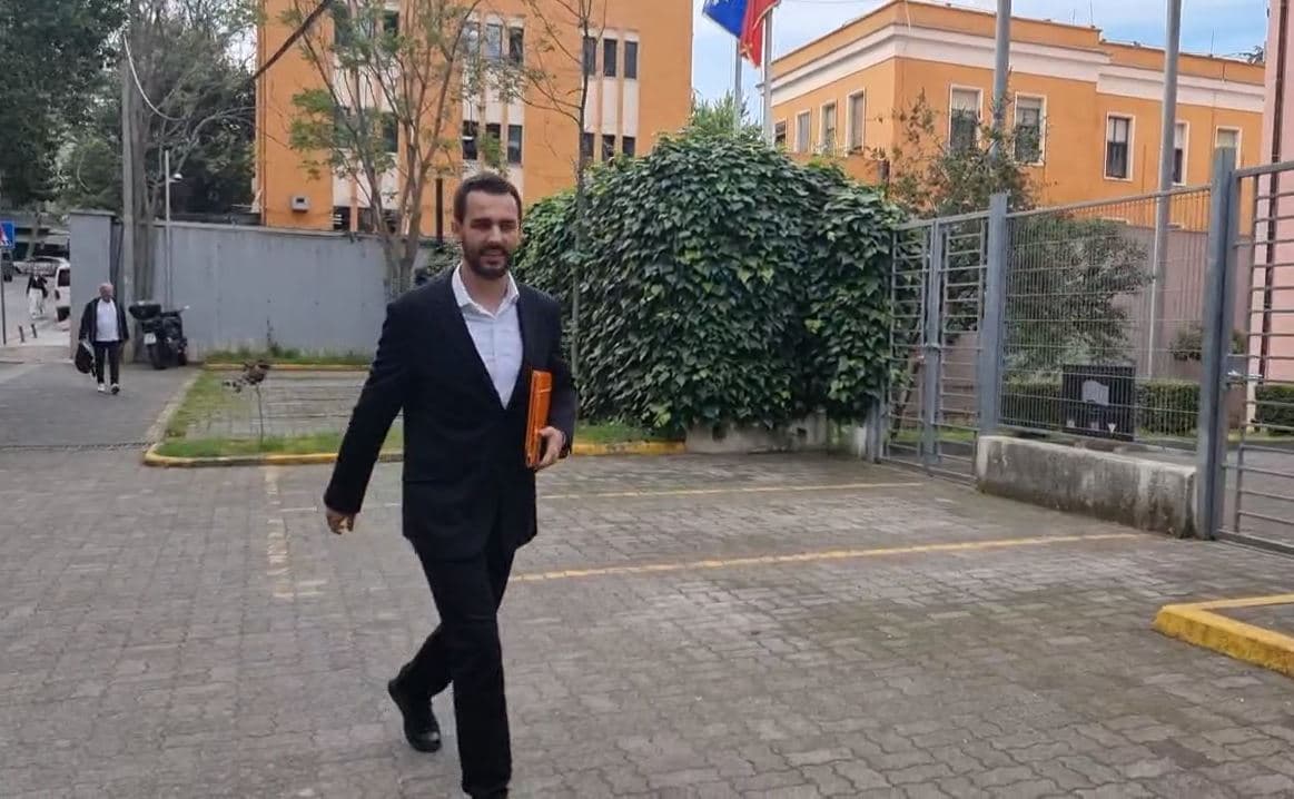 Lapaj paditi Shehajn për shpifje, shtyhet seanca e parë në gjykatë 