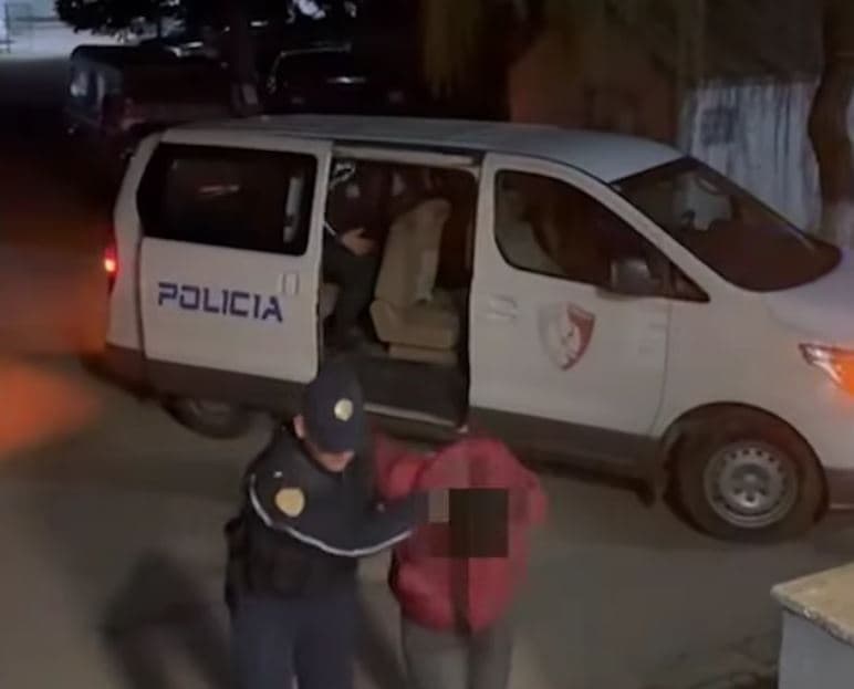  Ndihmoi emigrantë të huaj për të kaluar kufirin ilegalisht, arrestohet 30-vjeçari në Sarandë