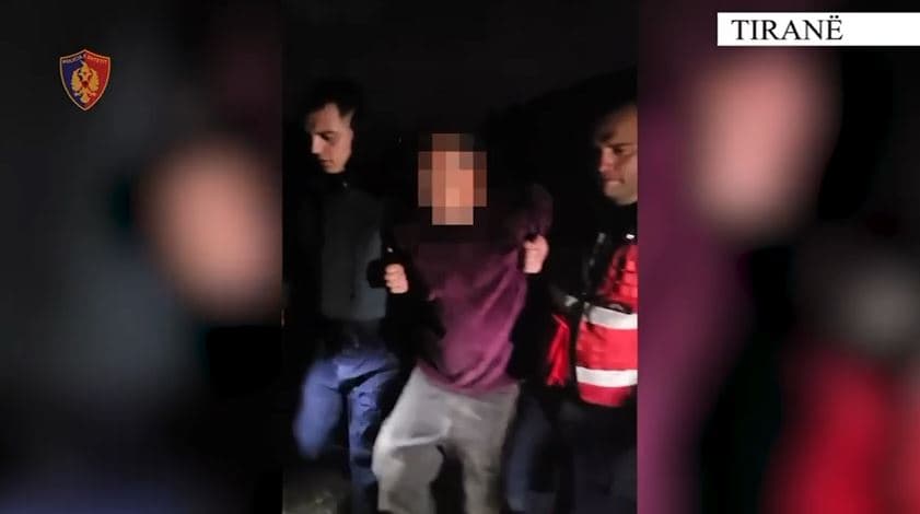 Dhunoi bashkëshorten dhe fëmijët, qëlloi me armë ndaj policisë/ Arrestohet 45-vjeçari në Tiranë