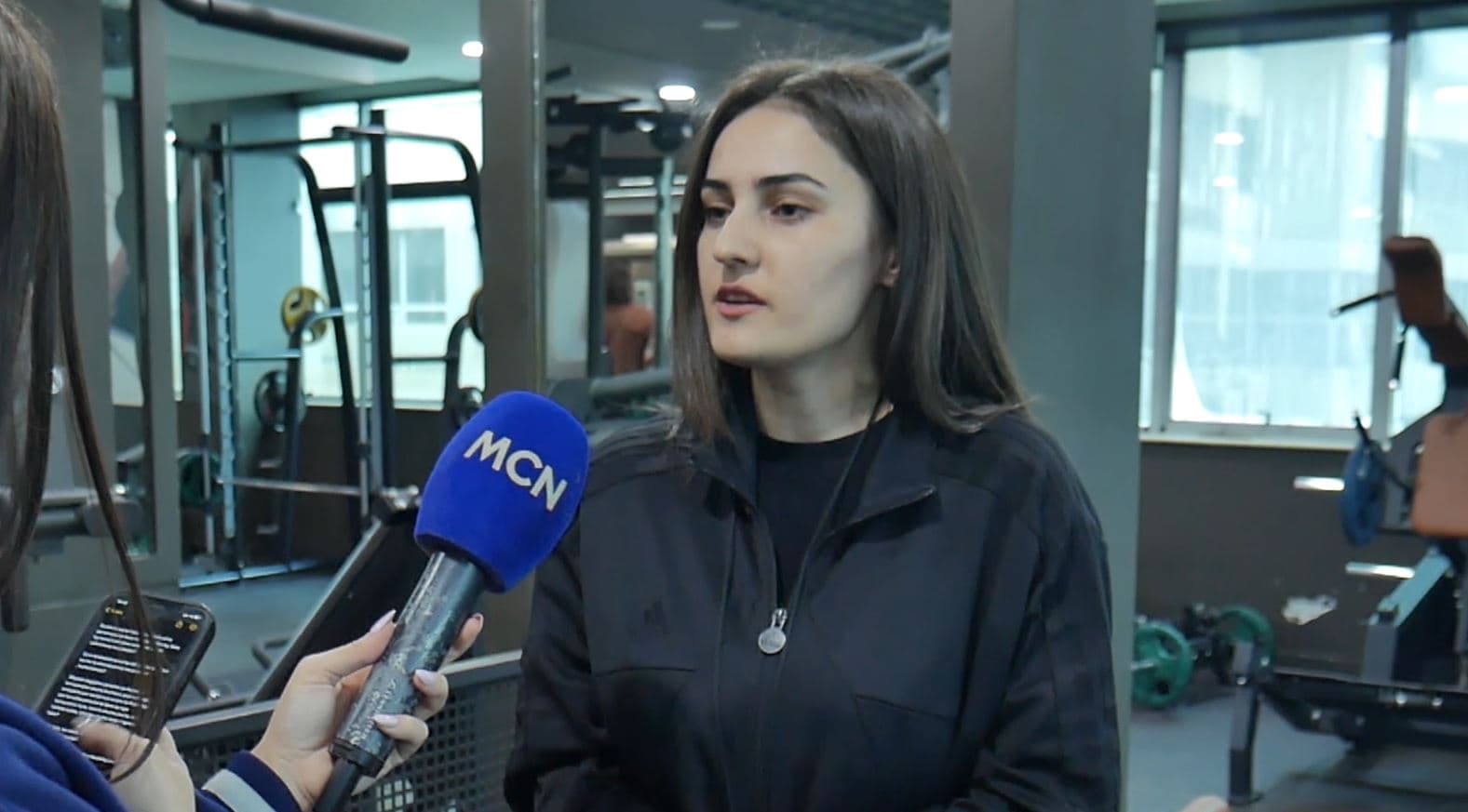 Trajneria personale shpjegon si mund të shtojmë peshë me anë të palestrës dhe ushqimit
