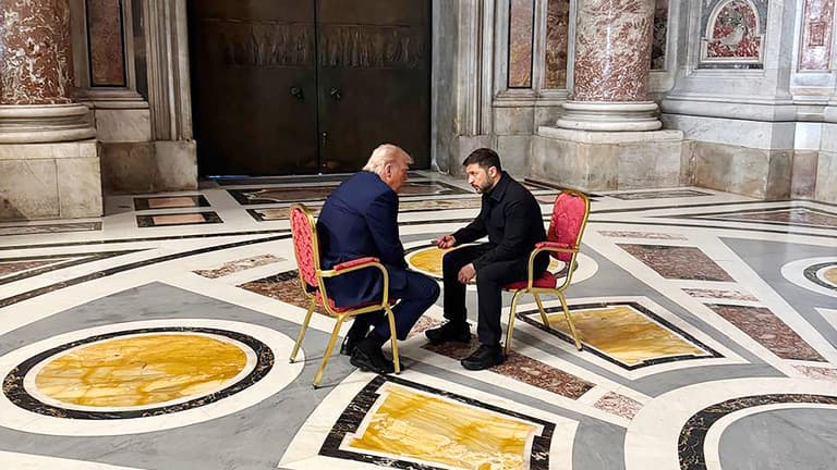 Takimi në Vatikan, The Economist: Zelensky i kërkoi Trumpit të mos tërhiqet nga përpjekjet për paqen