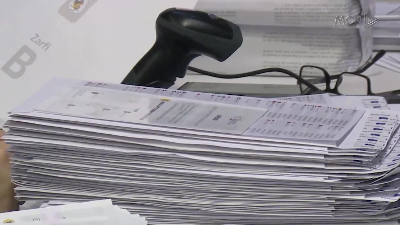 Partitë ankohen për votën e diasporës / KQZ ndryshoi rregulloren, zarfet nuk iu dorëzuan qytetarëve (VIDEO)