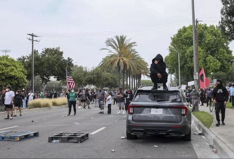 Protestat në Los Angeles, urdhri i Trump: Të arrestohet kushdo që mban maskë