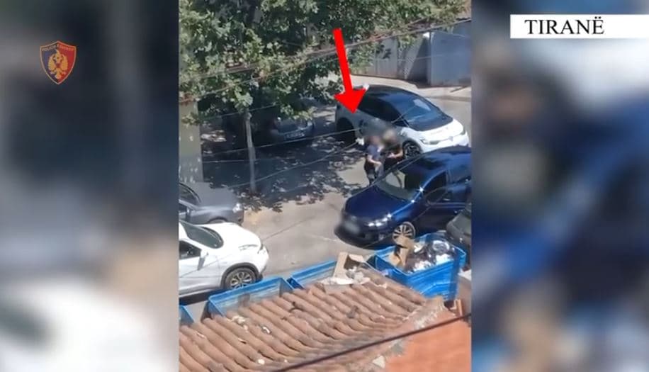 Mori me forcë në makinë një person dhe e dhunoi, vihet në pranga