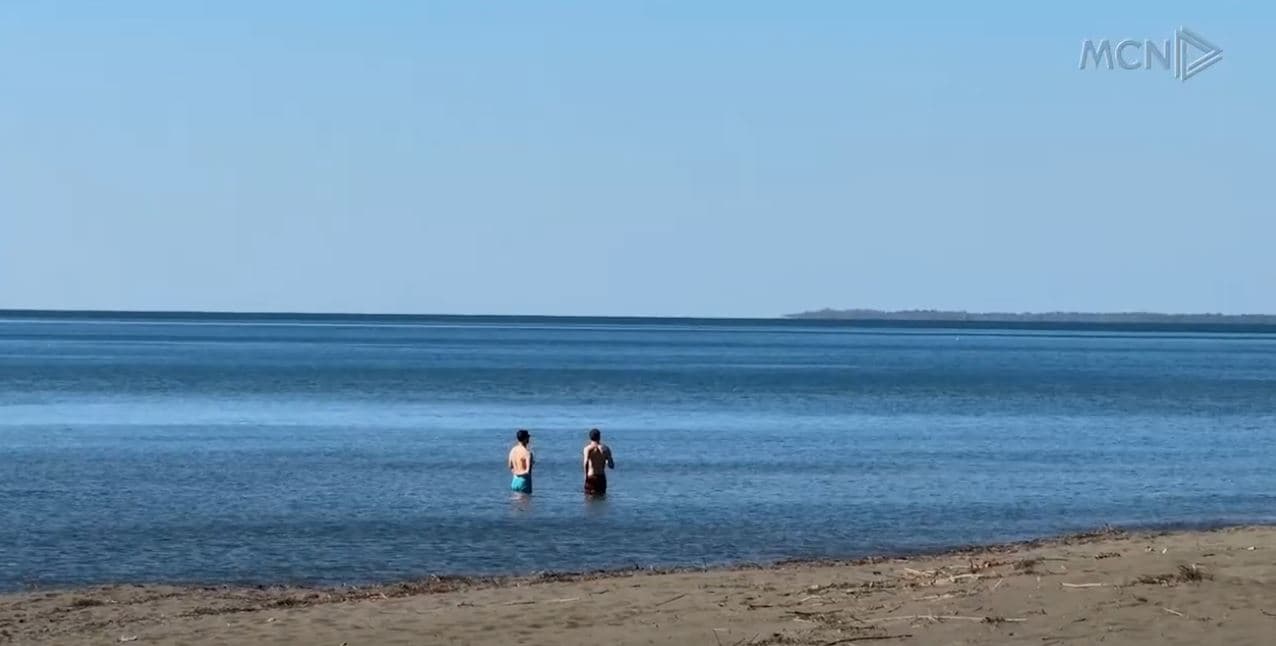 Rana e Hedhun me flamur blu, renditet ndër plazhet me ujërat më të pastër