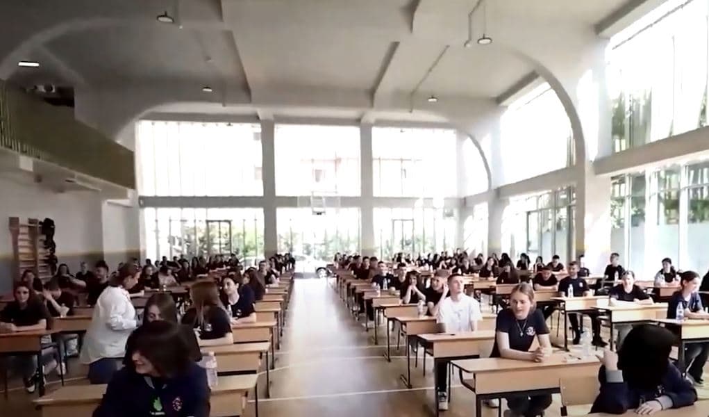 Mbyllet cikli i provimeve të maturës/ Nxënësit dhanë testin e lëndës me zgjedhje (VIDEO)