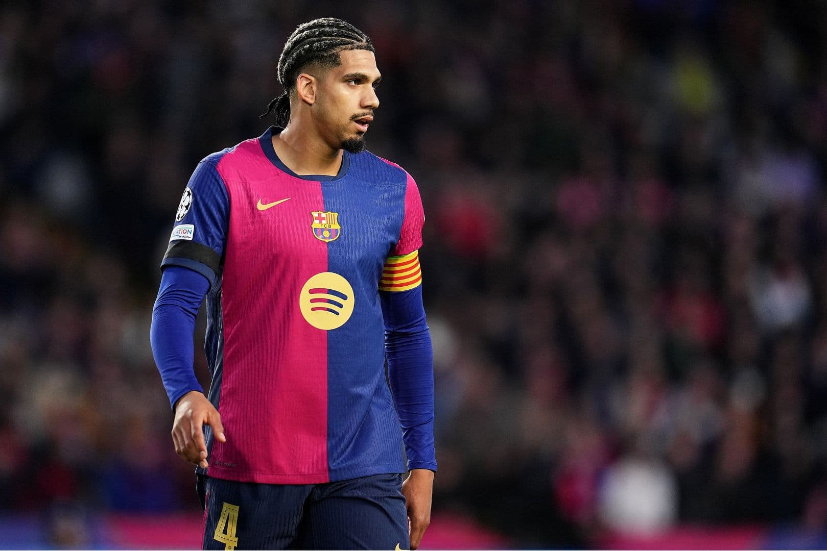 Ronald Araujo, afër largimit nga Barcelona