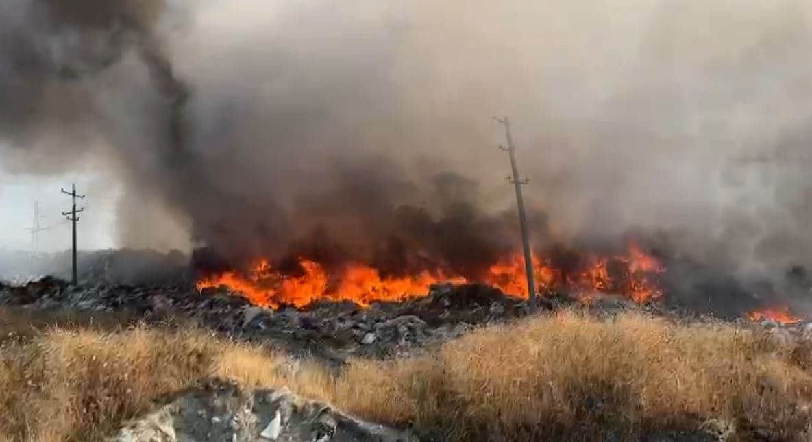 Zjarr në fushën e mbetjeve në Vlorë, procedohen 5 zyrtarë dhe punonjës të bashkisë 