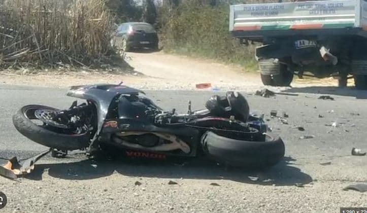  Përplaset traileri me motomjetin në aksin “Milot-Thumanë”, lëndohet drejtuesi i motorit