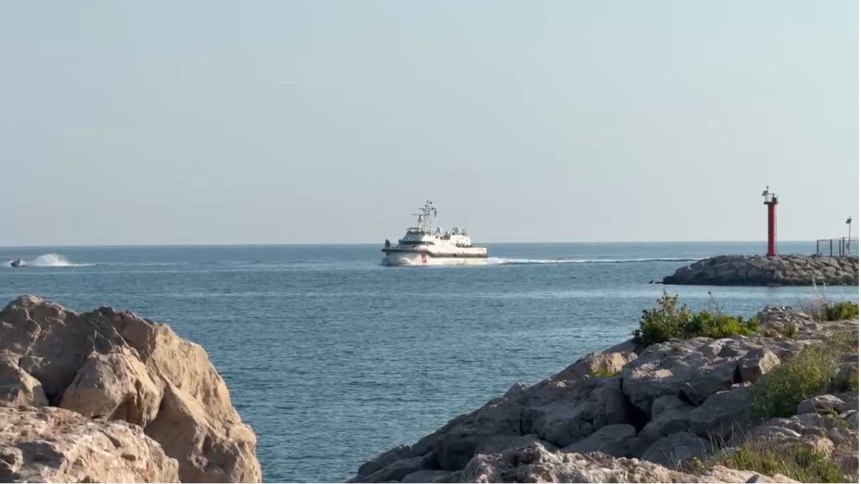 Mbërrin në kampin e Gjadrit anija me 15 emigrantë 