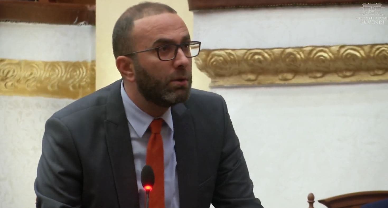 Bardhi-Spiropalit: Ndërprit seancën, nuk janë 70 deputetë në sallë