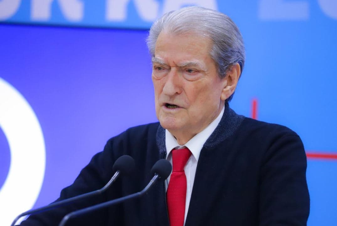 Berisha: Nëse Presidenti nuk largon këshilltarin që është në KAS, shkel ligjin