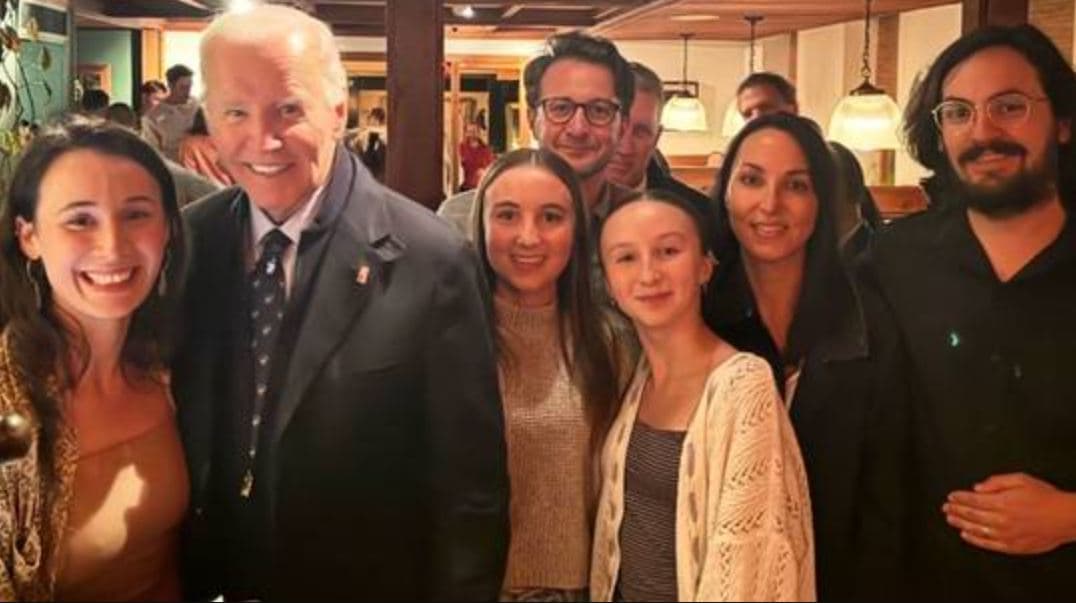 Biden shfaqet në publik pas njoftimit të diagnozës së kancerit 