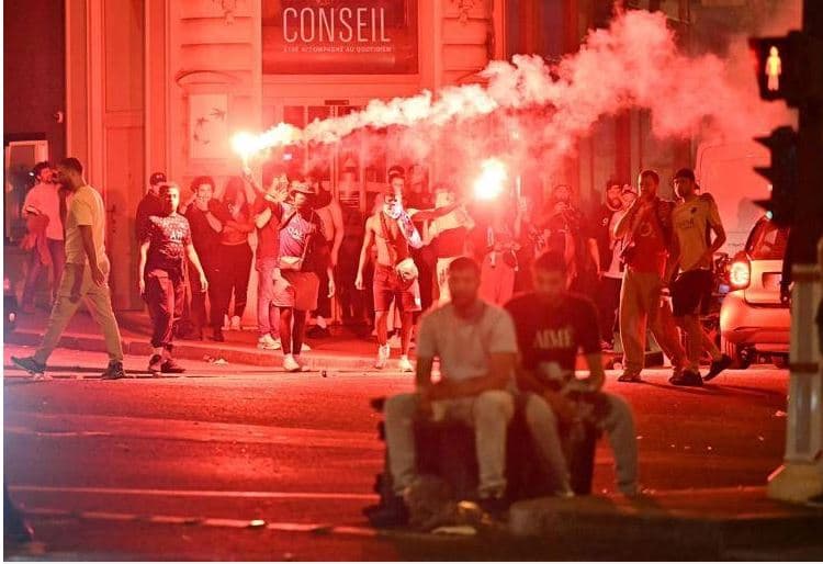 Incidente pas fitores së PSG-së, 294 arrestime, vritet 17-vjeçari 