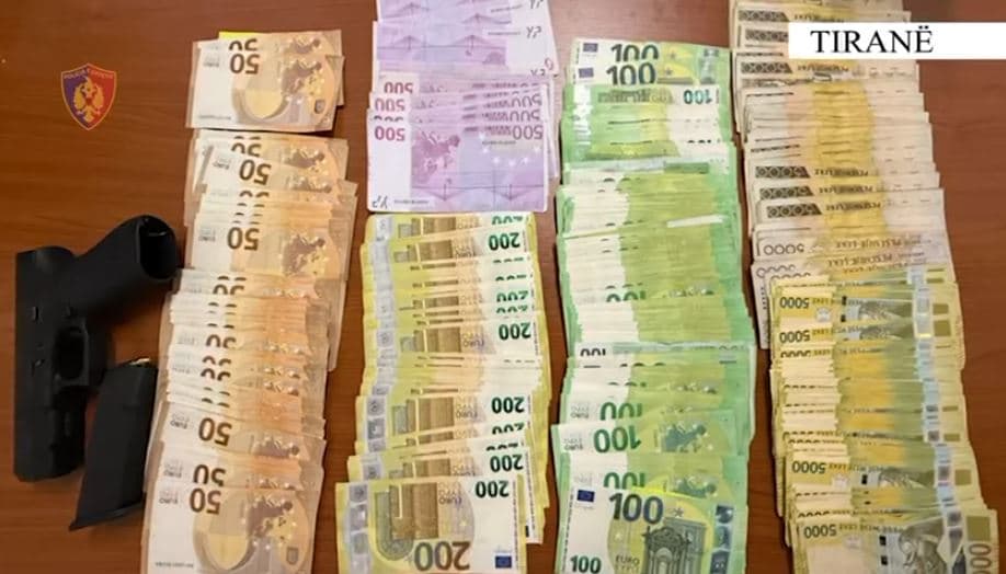 Me armë pa leje dhe 40 mijë euro me vete, në pranga dy persona në Tiranë