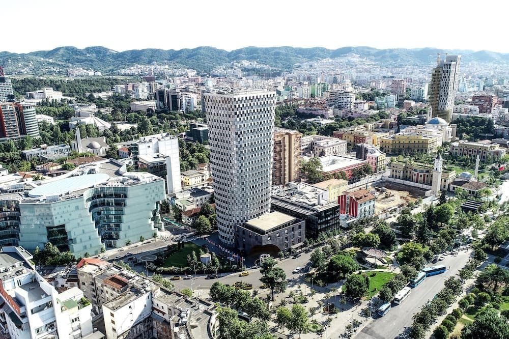 Alarm për eksploziv në ambientet e një hoteli pranë qendrës së Tiranës  