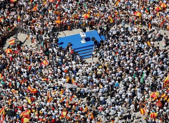 Spanjë, mijëra njerëz protestojnë kundër kryeministrit Pedro Sanchez