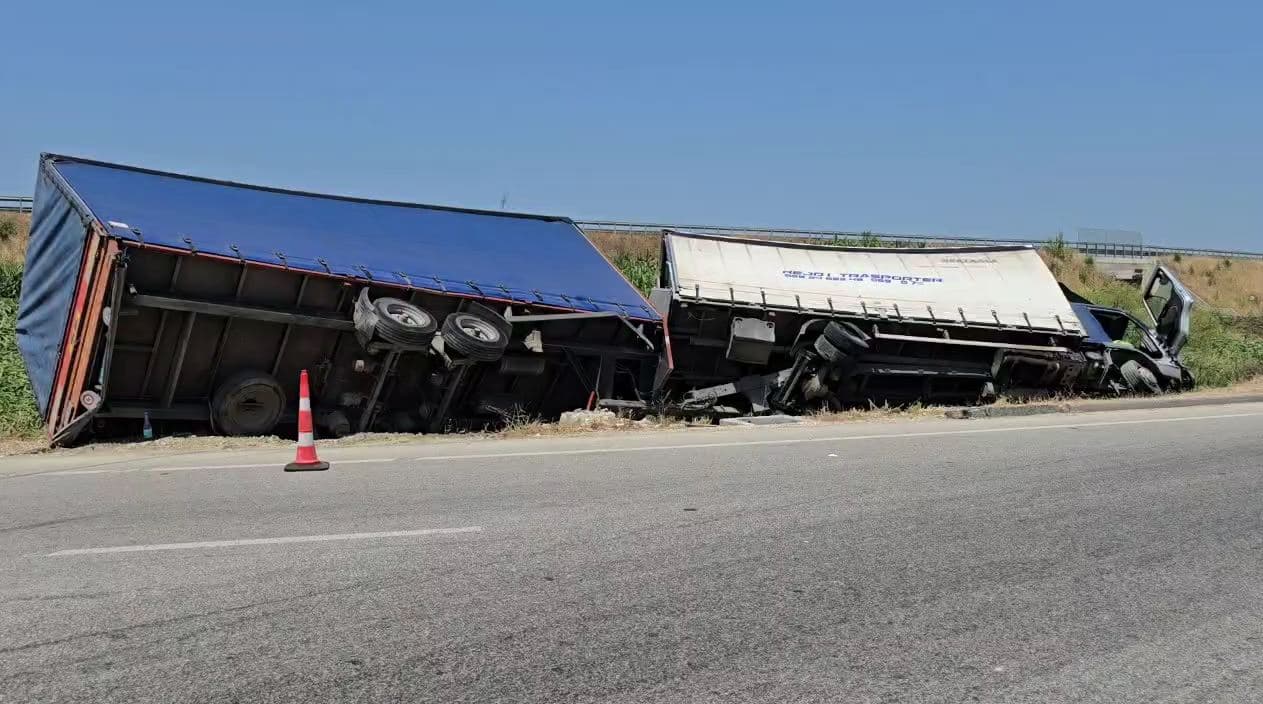   Kamioni del nga rruga te "Rotondo e Levanit", nuk ka të lënduar