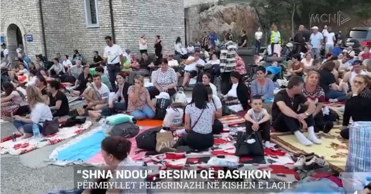 “Shna Ndou”, besimi që bashkon. Përmbyllet pelegrinazhi në kishën e Laçit