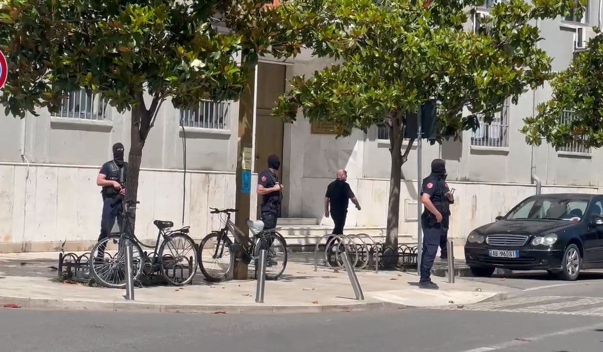 Jepen masat e sigurisë për Xhevdet Plakun dhe 6 të tjerët, masa të rrepta sigurie në gjykatë