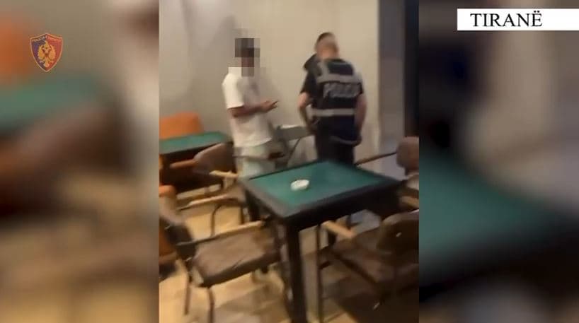 Lojëra ilegale fati/ Sekuestrohen 5 makineta dhe 50 mijë lekë, arrestohen 3 shtetas në Tiranë