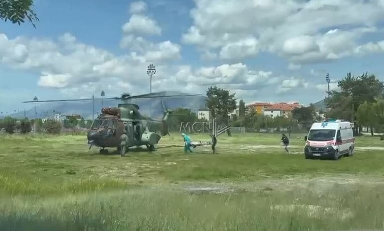 Rëndohet gjendja e priftit që ra nga çatia/ Dërgohet me urgjencë në Tiranë