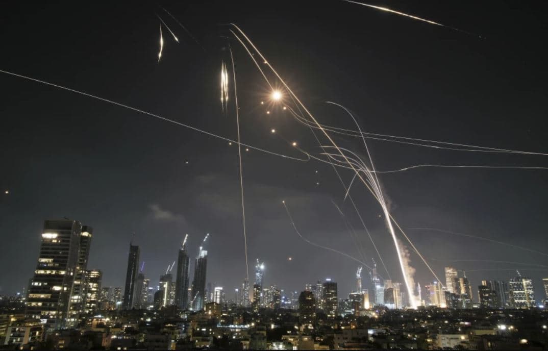 Sulme me raketa nga Irani/ Sirenat dëgjohen në gjithë Izraelin, shpërthime në Tel Aviv 