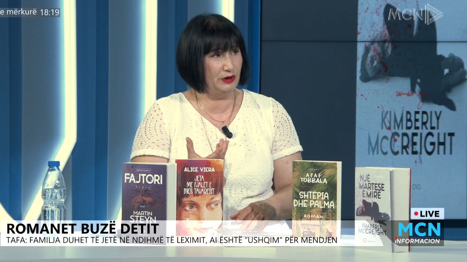 Romanet buzë detit/ Vasilika Tafa tregon librat thriller që duhen lexuar gjatë verës 