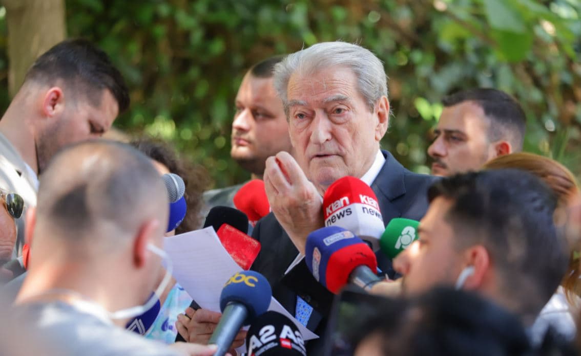 Berisha: Irena me 5 mbiemra ka lidhje familjare me Lindën! Padia ndaj meje u nxit nga Rama dhe Altin Troplini